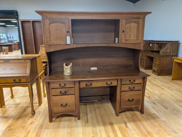 desk-with-top-storage