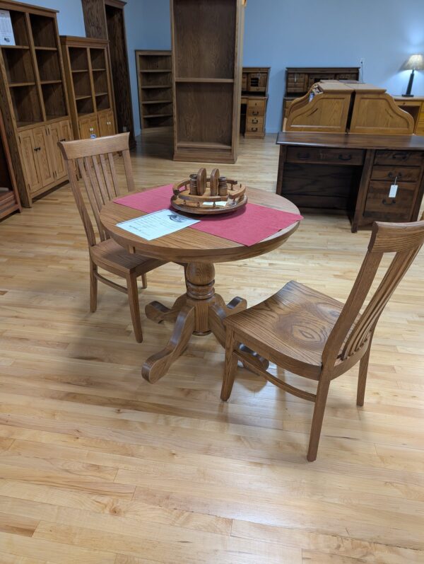 midwest-round-table-with-chairs