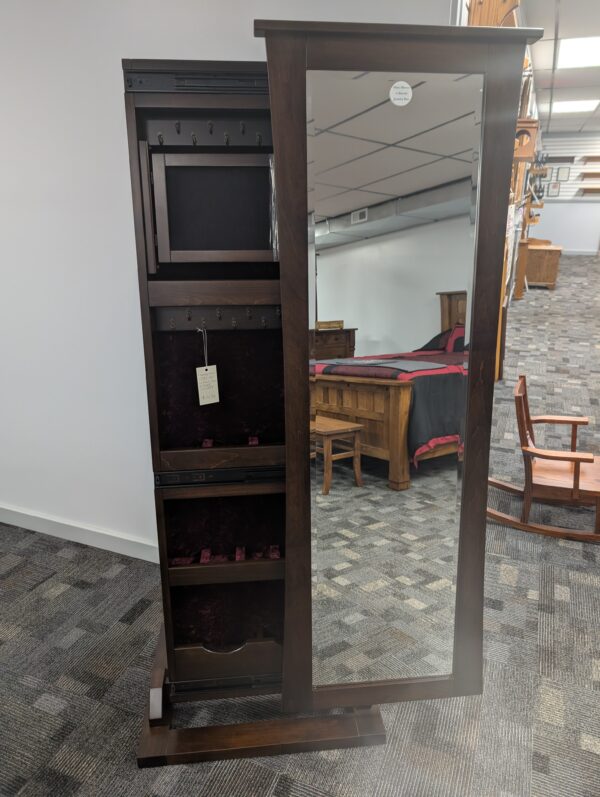 mirror-with-jewelry-storage